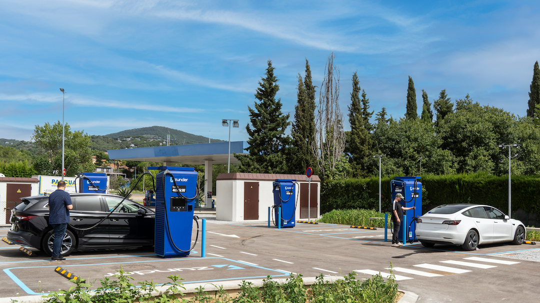 Estación de Carga Ultra-rápida Zunder en l´Ametlla del Vallès