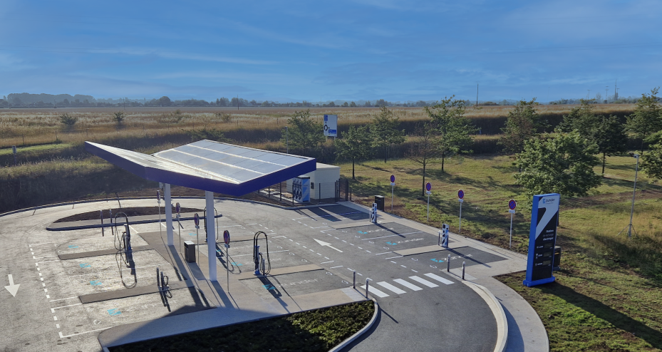 Zunder et VINCI Autoroutes ouvriront trois nouvelles stations de recharge ultra-rapide